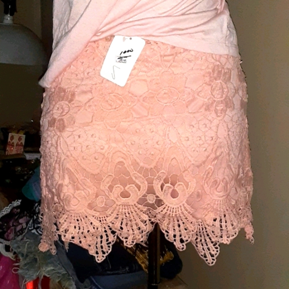 Lace peach skort, super cute, love this item - Picture 2 of 4